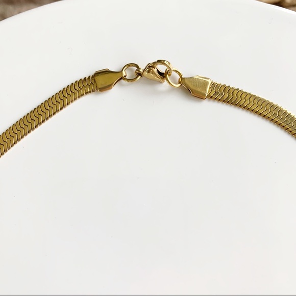 18K Gold Herringbone Flat Chain Necklace 5mm - Picture 9 of 12